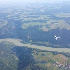 Flugwegposition um 15:18:14: Aufgenommen in der Nähe von Gemeinde Pfarrkirchen im Mühlkreis, Österreich in 1844 Meter